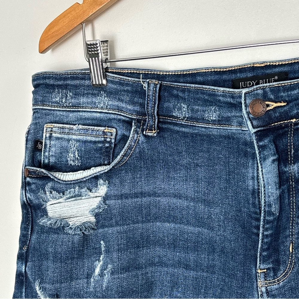 Judy Blue Distressed Denim Jean Shorts Size 2XL / 38 waist x 4 in inseam *J15 - Picture 2 of 14